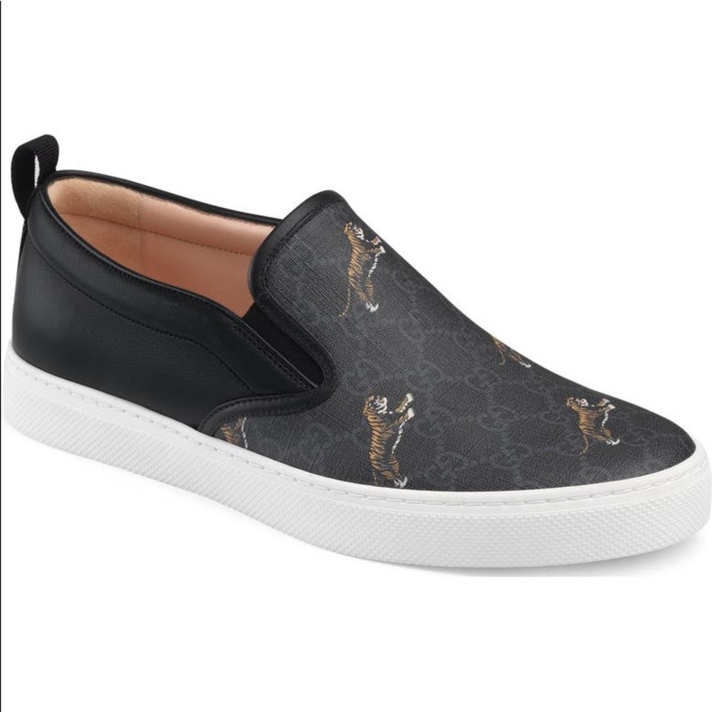 Gucci Slip-on shoes with Tigers.